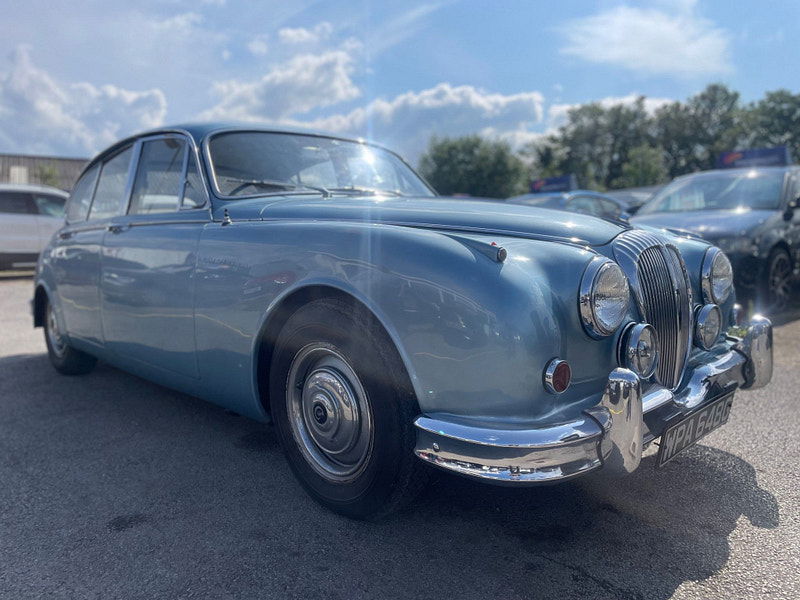 Daimler V8-250  4dr Automatic 2025