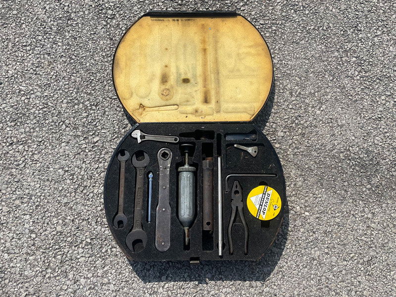 Daimler V8-250  4dr Automatic 2025