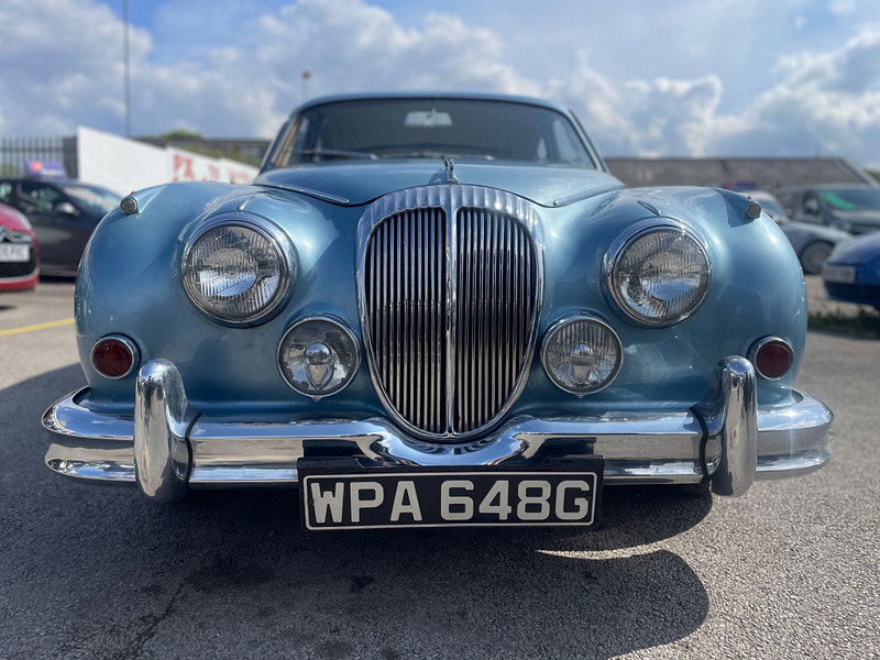 Daimler V8-250  4dr Automatic 2025