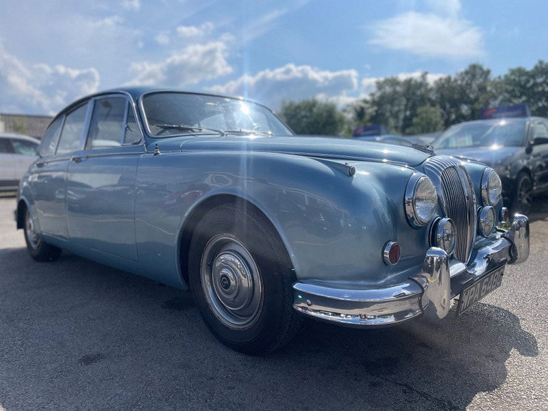 Daimler V8-250  4dr Automatic 2025