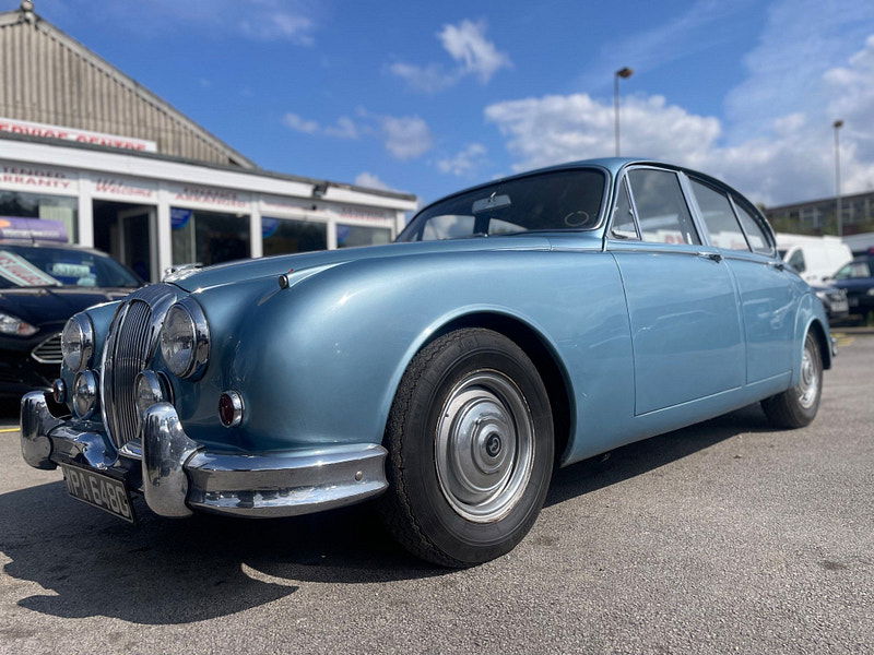 Daimler V8-250  4dr Automatic 2025