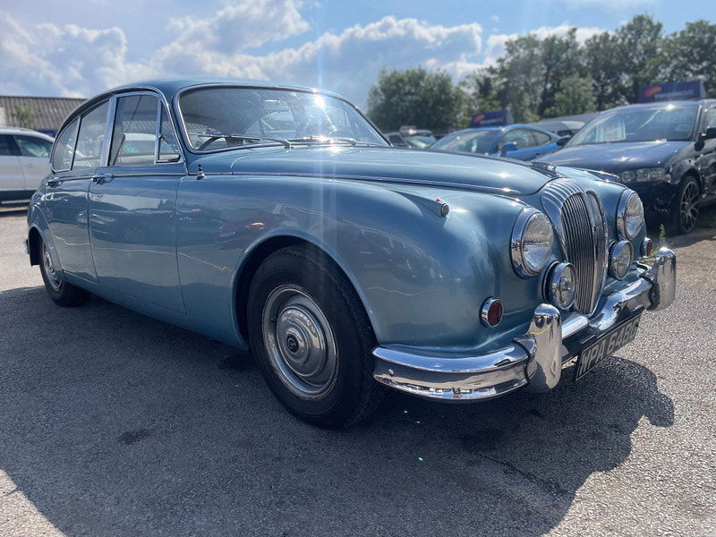 Daimler V8-250  4dr Automatic 2025