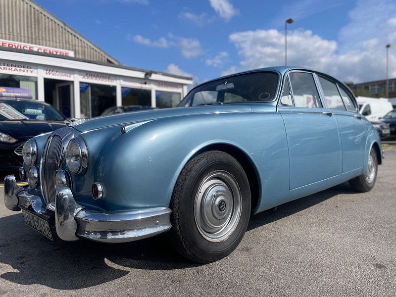 Daimler V8-250  4dr Automatic 2025
