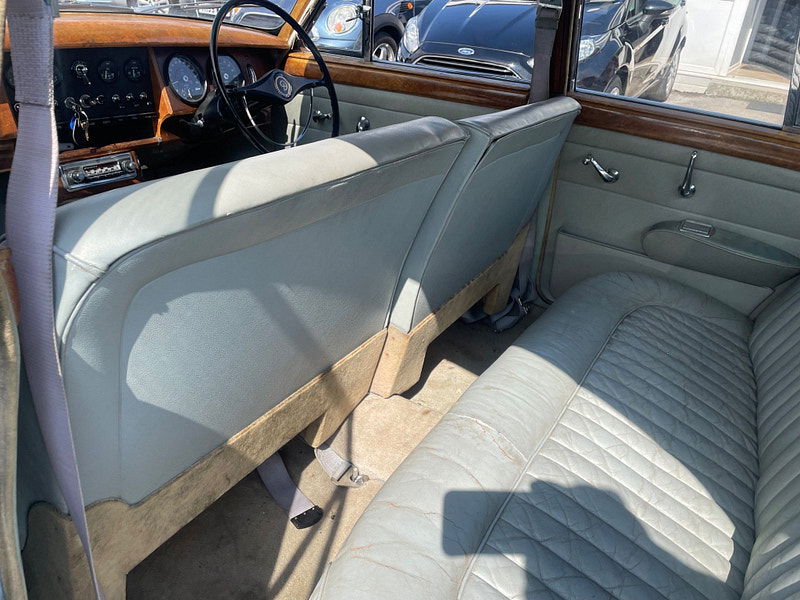 Daimler V8-250  4dr Automatic 2025