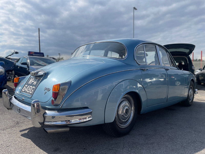 Daimler V8-250  4dr Automatic 2025