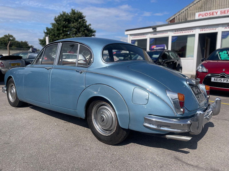 Daimler V8-250  4dr Automatic 2025