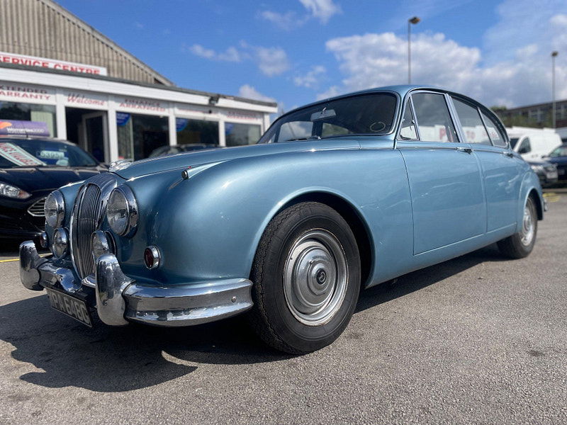 Daimler V8-250  4dr Automatic 2025