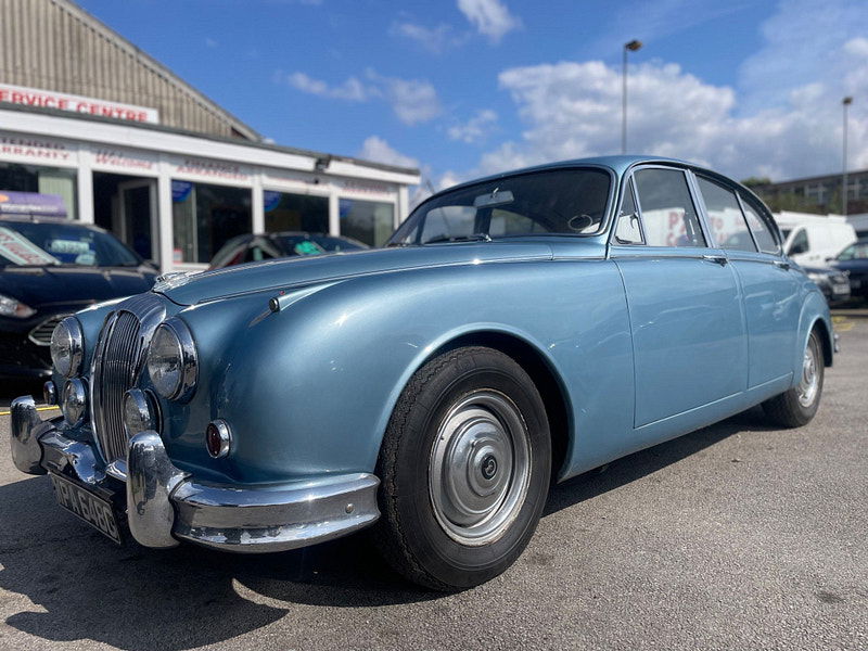 Daimler V8-250  4dr Automatic 2025