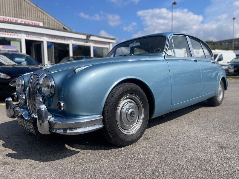 Daimler V8-250  4dr Automatic 2025