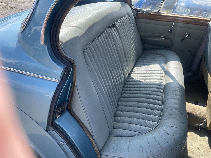 Daimler V8-250  4dr Automatic 2025