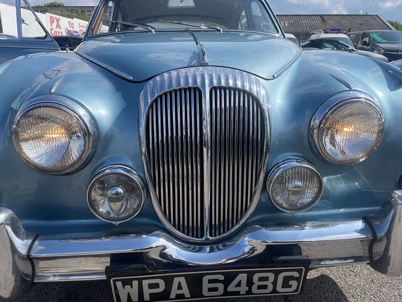 Daimler V8-250  4dr Automatic 2025