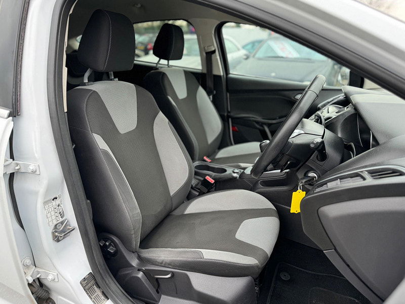 Ford Focus 1.0T EcoBoost Zetec Euro 5 (s/s) 5dr 5dr Manual 2025