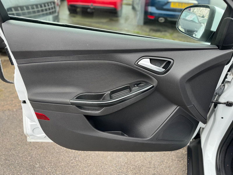 Ford Focus 1.0T EcoBoost Zetec Euro 5 (s/s) 5dr 5dr Manual 2025