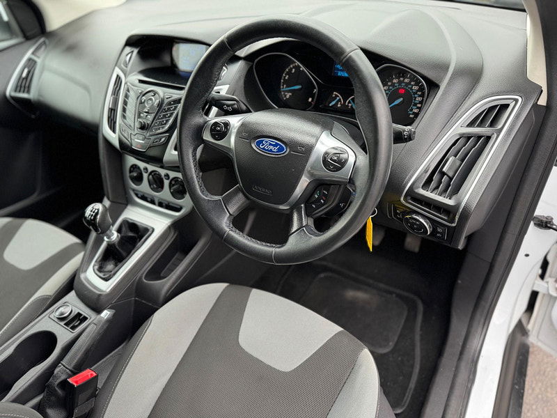 Ford Focus 1.0T EcoBoost Zetec Euro 5 (s/s) 5dr 5dr Manual 2025