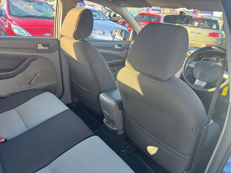 Ford Focus 1.6 TDCi DPF Zetec 5dr 5dr Manual 2025