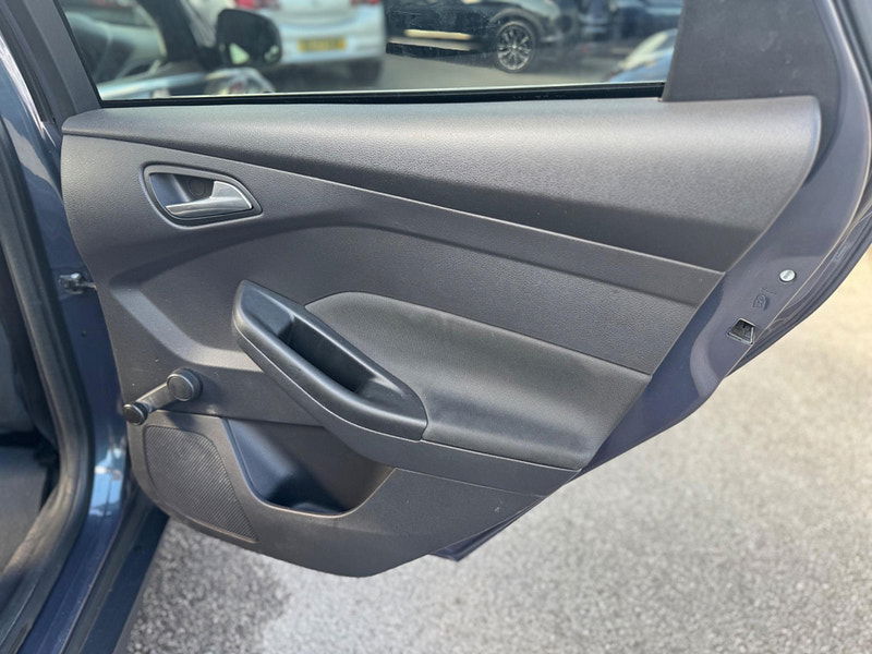 Ford Focus 1.6 TDCi Zetec Euro 5 (s/s) 5dr 5dr Manual 2025