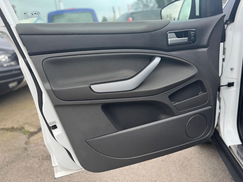 Ford Kuga 2.0 TDCi Zetec 2WD Euro 5 5dr 5dr Manual 2025