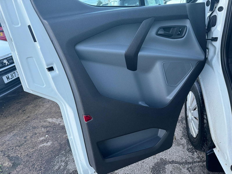 Ford Transit Custom 2.2 TDCi 290 L2 H1 5dr 5dr Manual 2025