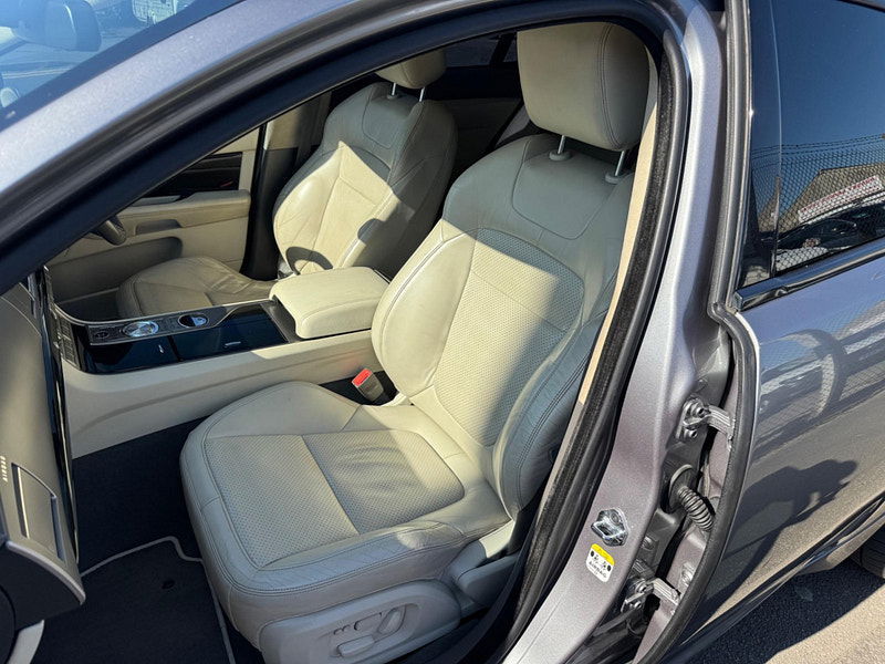 Jaguar XF 3.0d S V6 Portfolio Auto Euro 5 4dr 4dr Automatic 2025