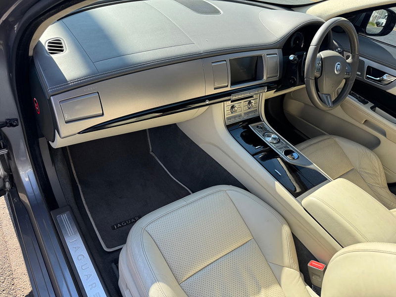 Jaguar XF 3.0d S V6 Portfolio Auto Euro 5 4dr 4dr Automatic 2025