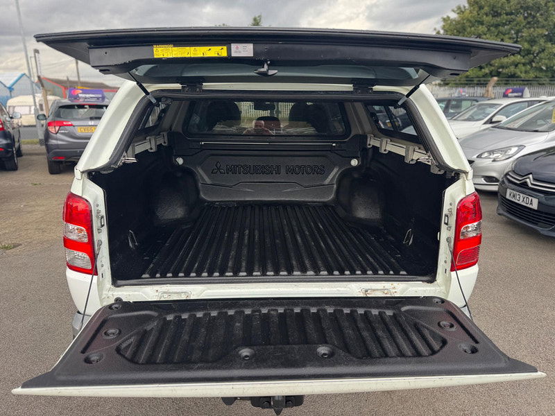 Mitsubishi L200 2.4 DI-D DC Warrior 4WD Euro 6 4dr 4dr Manual 2025