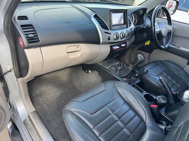 Mitsubishi L200 2.5 DI-D Barbarian 4WD Euro 4 4dr (LB) 4dr Manual 2025
