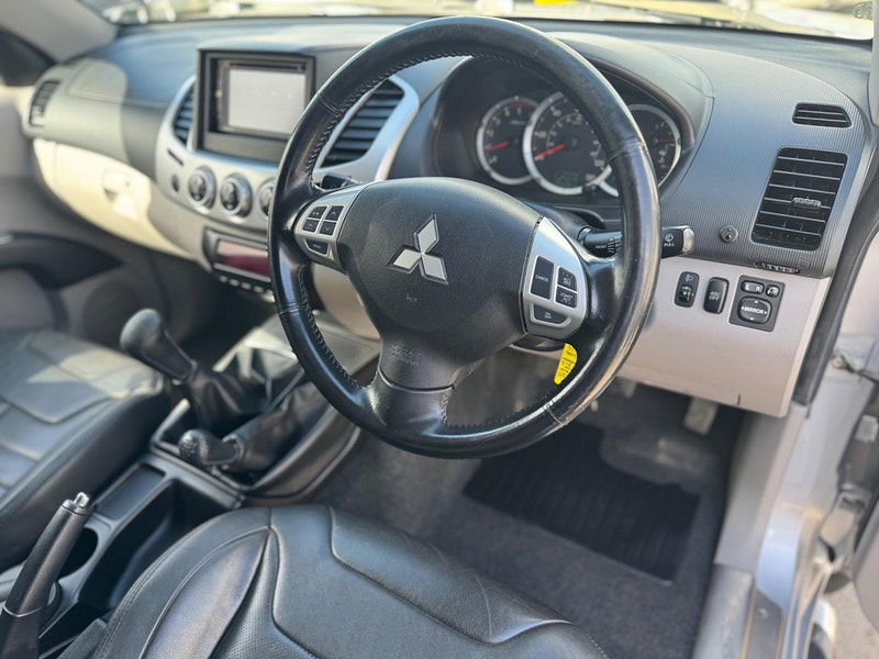 Mitsubishi L200 2.5 DI-D Barbarian 4WD Euro 4 4dr (LB) 4dr Manual 2025