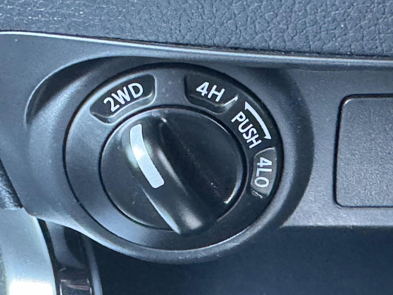 Nissan Navara 2.3 dCi N-Connecta Auto 4WD Euro 5 4dr 4dr Automatic 2026