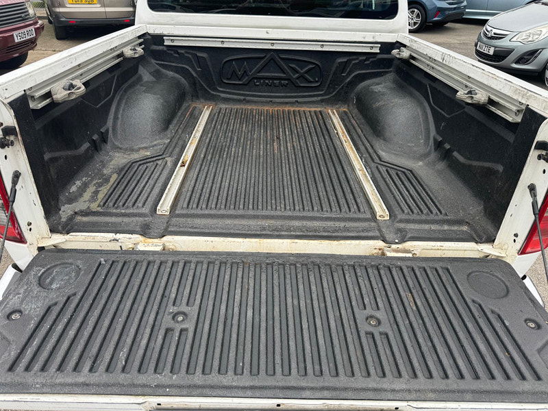Nissan Navara 2.5 dCi Acenta 4WD Euro 5 4dr 4dr Manual 2025