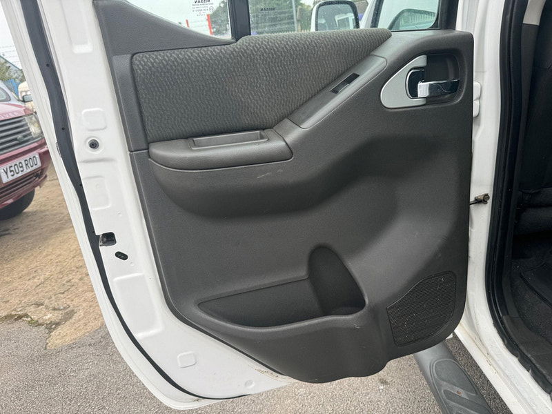 Nissan Navara 2.5 dCi Acenta 4WD Euro 5 4dr 4dr Manual 2025