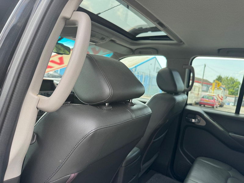 Nissan Navara 2.5 dCi Tekna 4dr 4dr Manual 2025