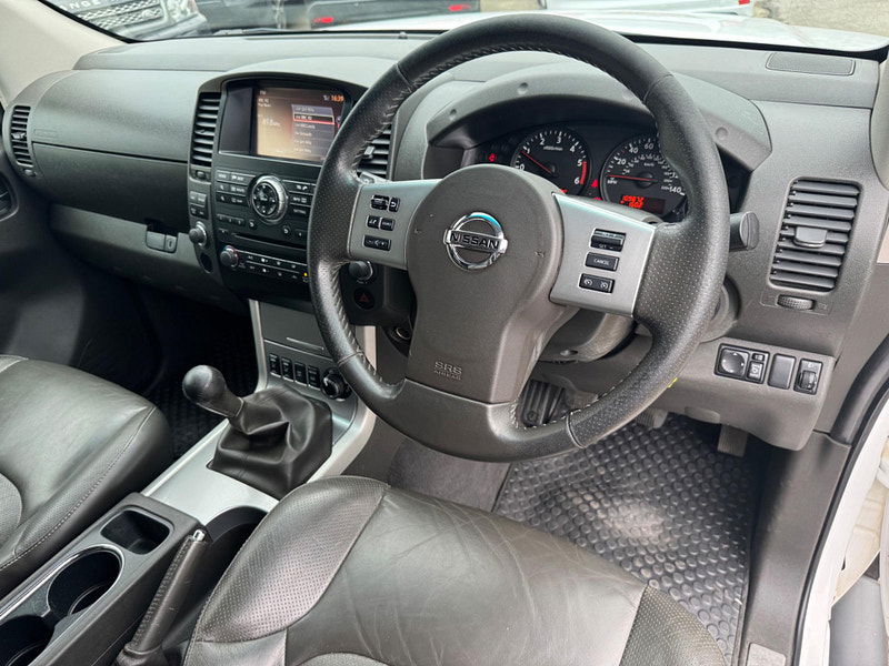 Nissan Navara 2.5 dCi Tekna 4WD Euro 5 4dr 4dr Manual 2025