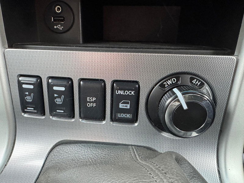 Nissan Navara 2.5 dCi Tekna 4WD Euro 5 4dr 4dr Manual 2025