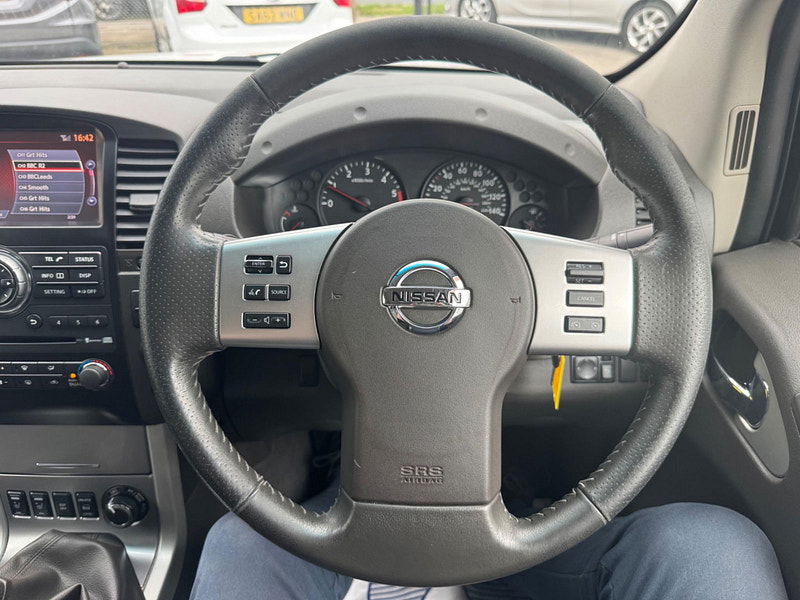 Nissan Navara 2.5 dCi Tekna 4WD Euro 5 4dr 4dr Manual 2025