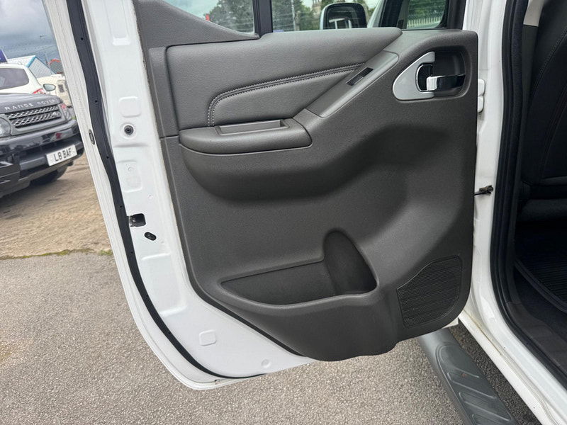 Nissan Navara 2.5 dCi Tekna 4WD Euro 5 4dr 4dr Manual 2025