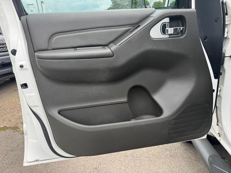 Nissan Navara 2.5 dCi Tekna 4WD Euro 5 4dr 4dr Manual 2025