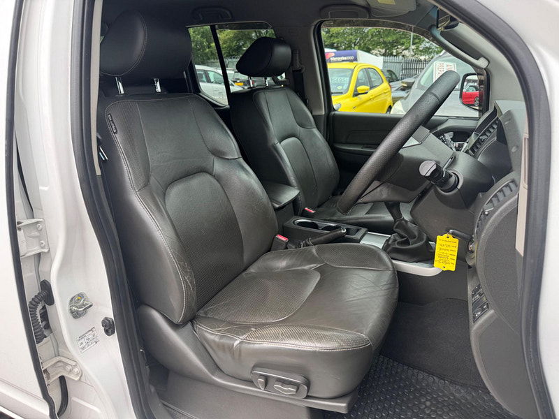 Nissan Navara 2.5 dCi Tekna 4WD Euro 5 4dr 4dr Manual 2025
