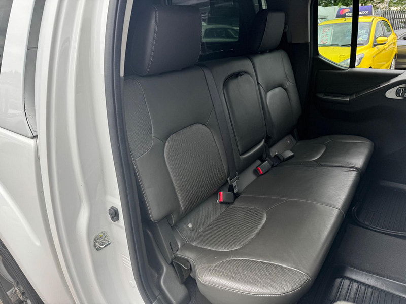 Nissan Navara 2.5 dCi Tekna 4WD Euro 5 4dr 4dr Manual 2025