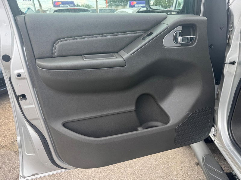 Nissan Navara 2.5 dCi Tekna 4WD Euro 5 4dr 4dr Manual 2025