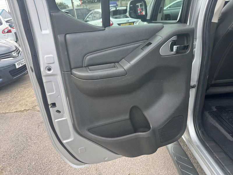 Nissan Navara 2.5 dCi Tekna 4WD Euro 5 4dr 4dr Manual 2025