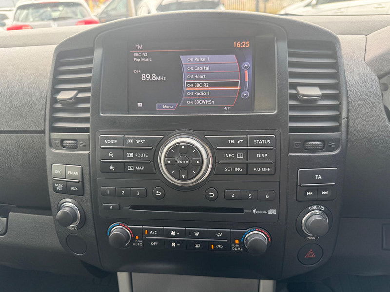 Nissan Navara 2.5 dCi Tekna 4WD Euro 5 4dr 4dr Manual 2025