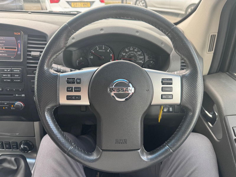 Nissan Navara 2.5 dCi Tekna 4WD Euro 5 4dr 4dr Manual 2025