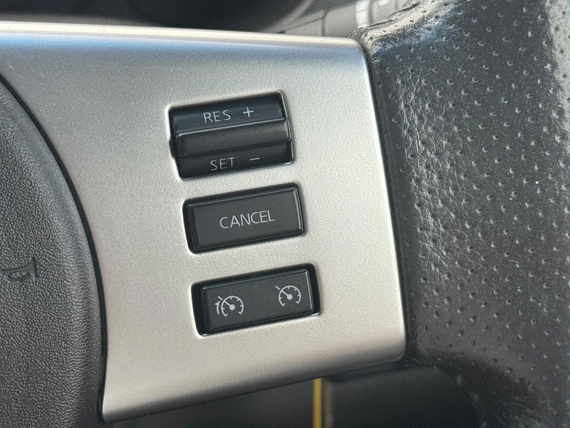 Nissan Navara 2.5 dCi Tekna 4WD Euro 5 4dr 4dr Manual 2025