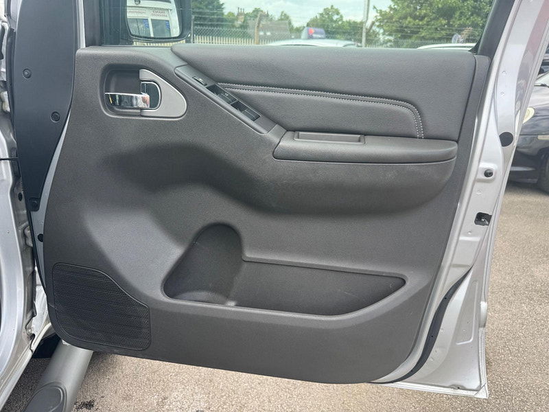 Nissan Navara 2.5 dCi Tekna 4WD Euro 5 4dr 4dr Manual 2025