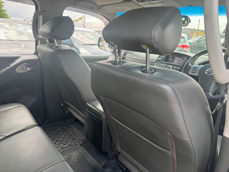 Nissan Navara 2.5 dCi Tekna 4WD Euro 5 4dr 4dr Manual 2025