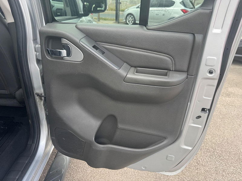 Nissan Navara 2.5 dCi Tekna 4WD Euro 5 4dr 4dr Manual 2025