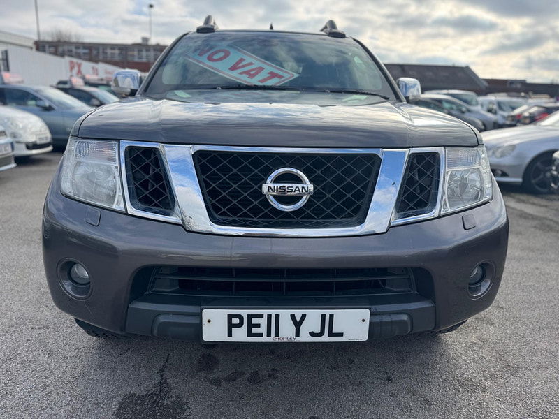 Nissan Navara 2.5 dCi Tekna Auto 4WD Euro 4 4dr 4dr Automatic 2025