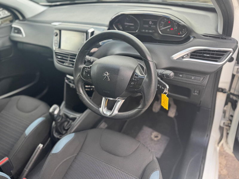 Peugeot 208 1.2 VTi PureTech Allure Euro 6 5dr 5dr Manual 2025