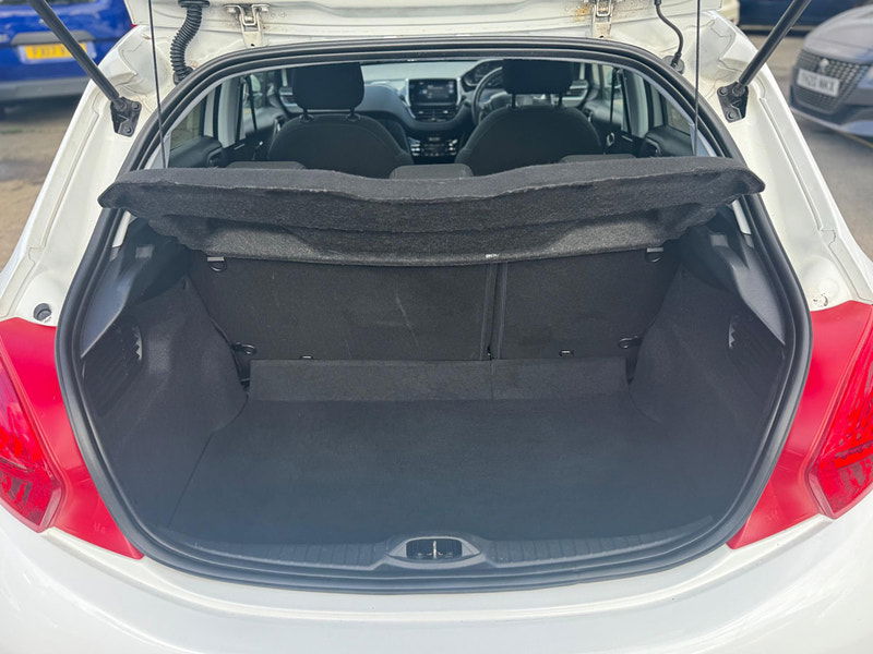 Peugeot 208 1.2 VTi PureTech Allure Euro 6 5dr 5dr Manual 2025
