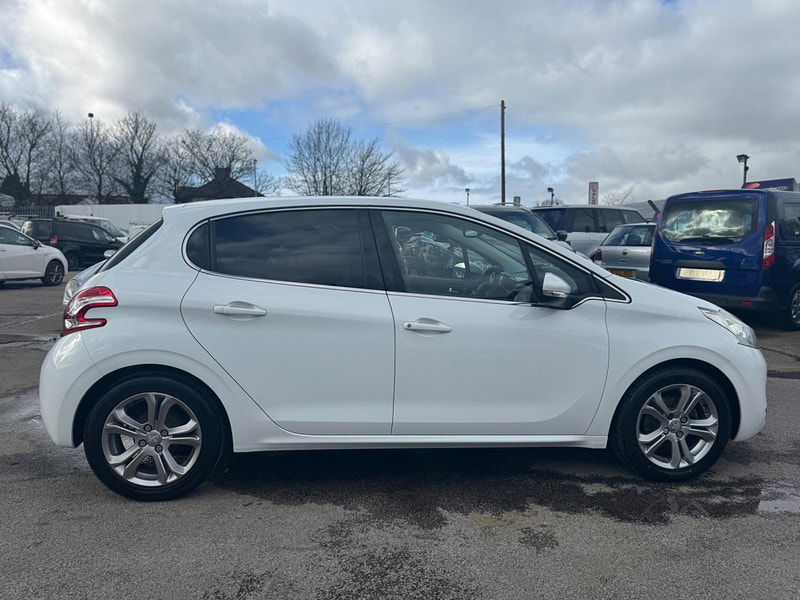 Peugeot 208 1.2 VTi PureTech Allure Euro 6 5dr 5dr Manual 2025